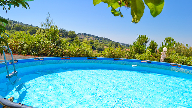 Pool mit Meerblick